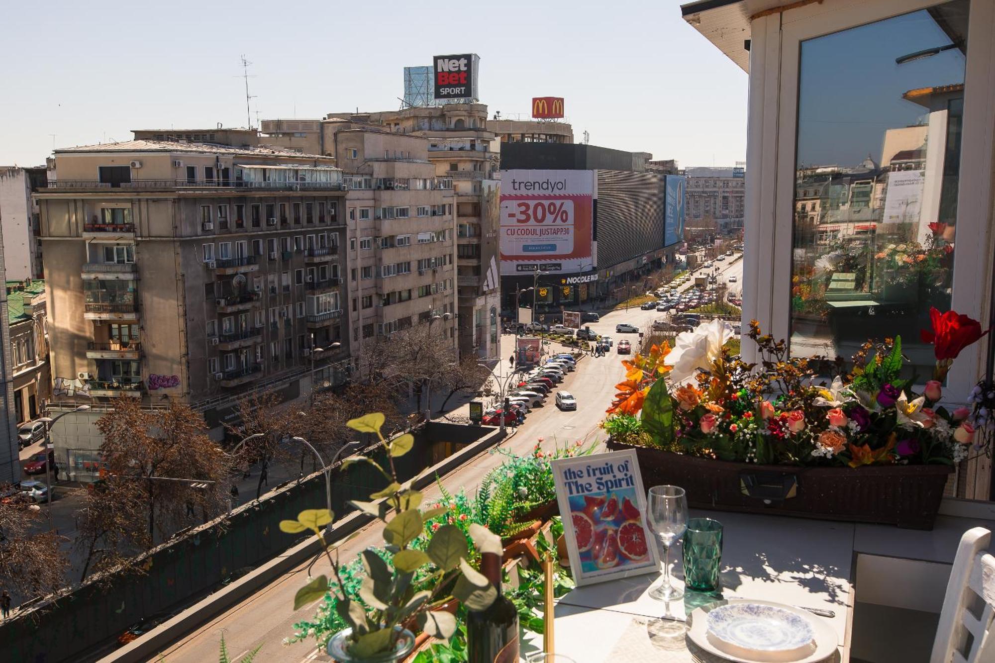Old Town Apartment With Amazing View From The Balcony ブカレスト エクステリア 写真