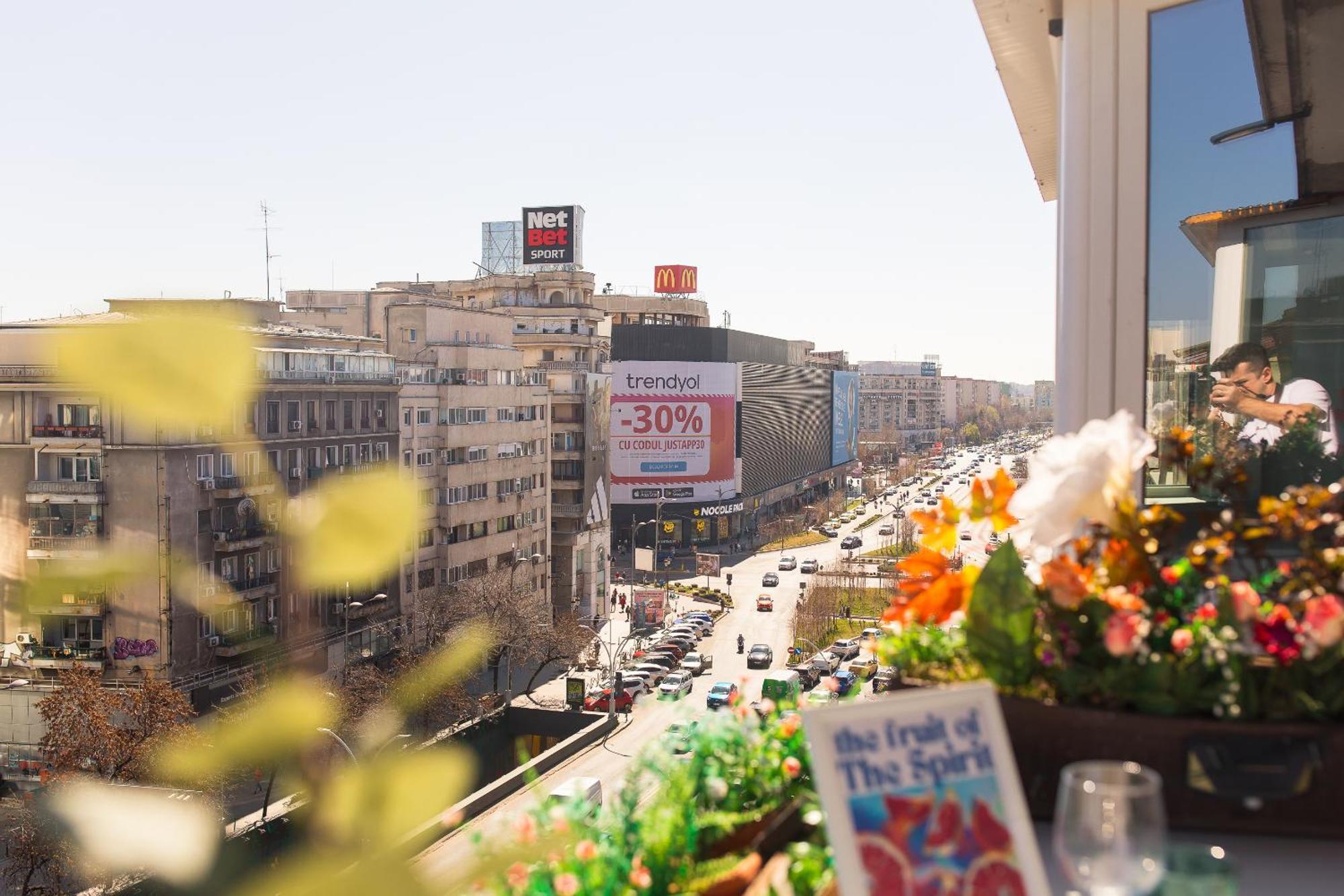 Old Town Apartment With Amazing View From The Balcony ブカレスト エクステリア 写真